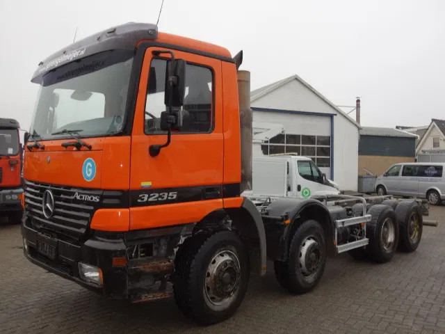 Mercedes-Benz Actros 3235 8x4 steelsprings,manual gearbox - Φορτηγό σασί: φωτογραφία 2 Mercedes-Benz Actros 3235 8x4 steelsprings,manual gearbox - Φορτηγό σασί: φωτογραφία 2