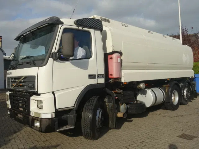 Volvo FM 360 18000 LITER,MANUALPOMP,MANUALCOUNTER - Φορτηγό βυτιοφόρο: φωτογραφία 2 Volvo FM 360 18000 LITER,MANUALPOMP,MANUALCOUNTER - Φορτηγό βυτιοφόρο: φωτογραφία 2