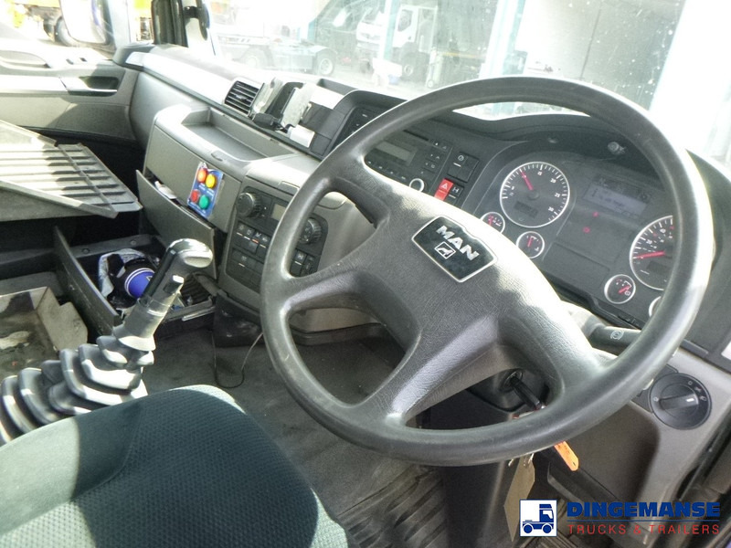Interior photo 2: Φορτηγό με γερανό MAN TGS 26.360 6x2 RHD + HMF 1420 K2