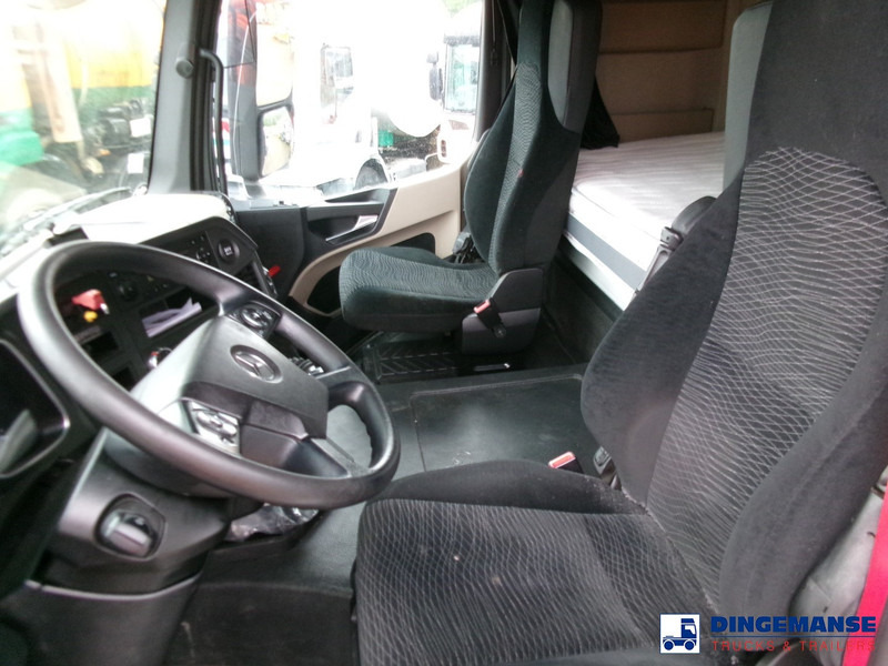Interior photo 2: Τράκτορας Mercedes-Benz Actros 1843 4x2 Euro 6 + ADR
