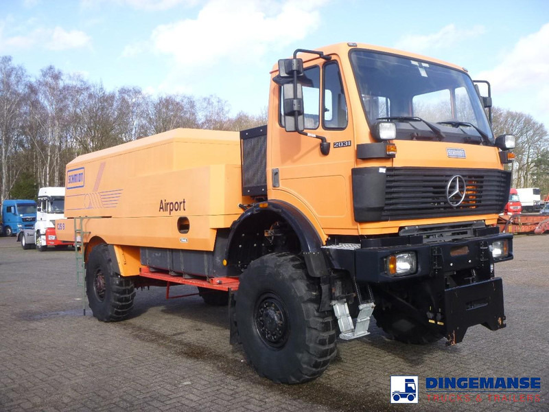 Mercedes-Benz SK 2031 4x4x4 Schmidt CJS9 airport sweeper snow plough - Εκχιονιστικό μηχάνημα: φωτογραφία 5 Mercedes-Benz SK 2031 4x4x4 Schmidt CJS9 airport sweeper snow plough - Εκχιονιστικό μηχάνημα: φωτογραφία 5
