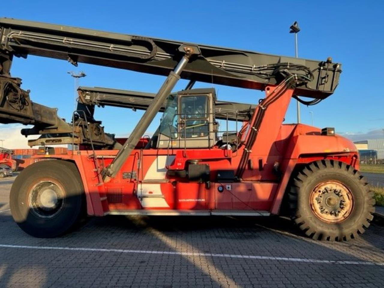 Kalmar DRF450-65S6X - Reachstacker: φωτογραφία 1 Kalmar DRF450-65S6X - Reachstacker: φωτογραφία 1