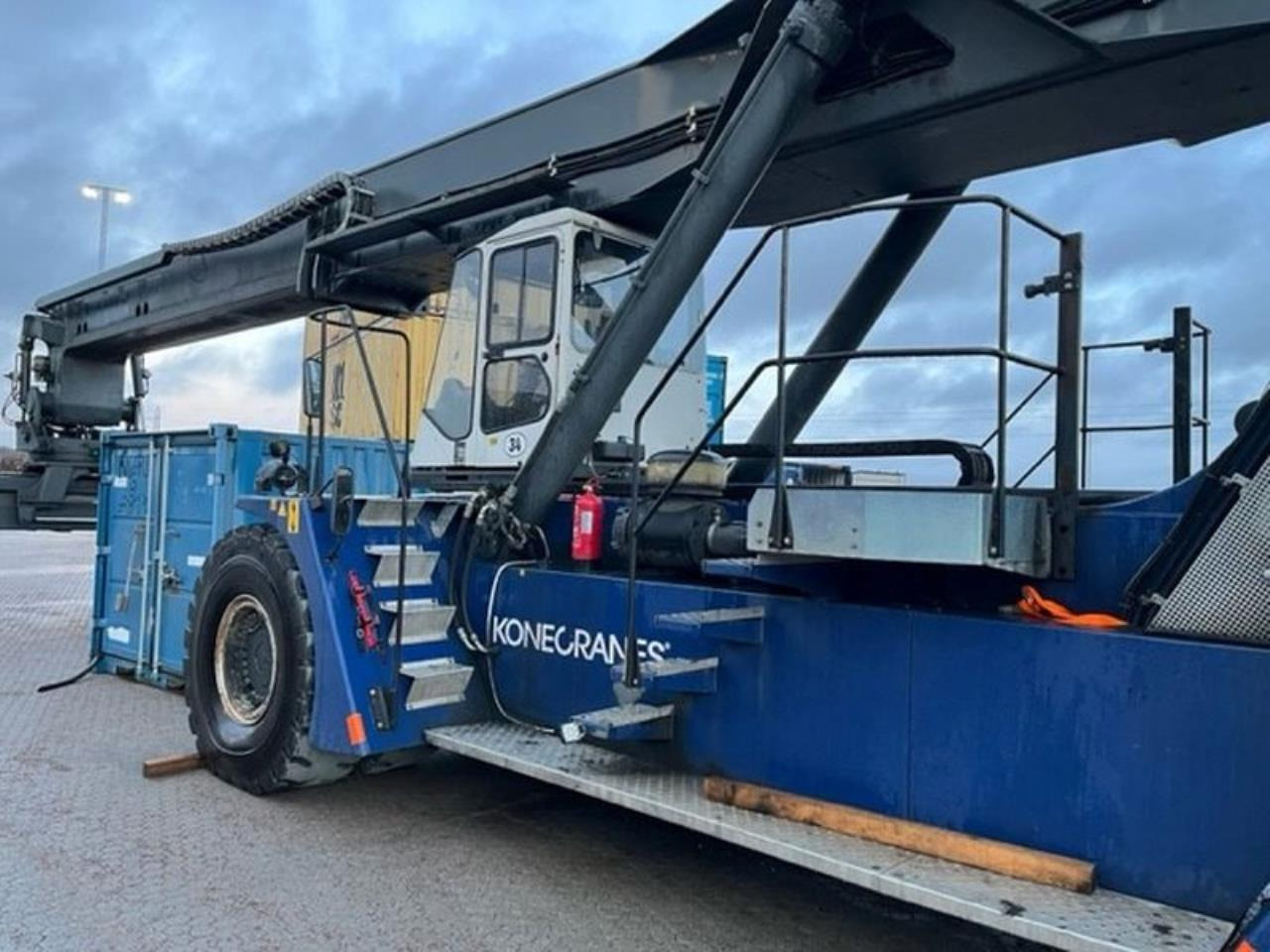 SMV 4531 TB5 - Reachstacker: φωτογραφία 4 SMV 4531 TB5 - Reachstacker: φωτογραφία 4