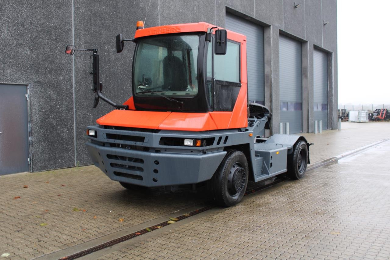 Terberg RT222 - Τράκτορες τελωνείων: φωτογραφία 2 Terberg RT222 - Τράκτορες τελωνείων: φωτογραφία 2
