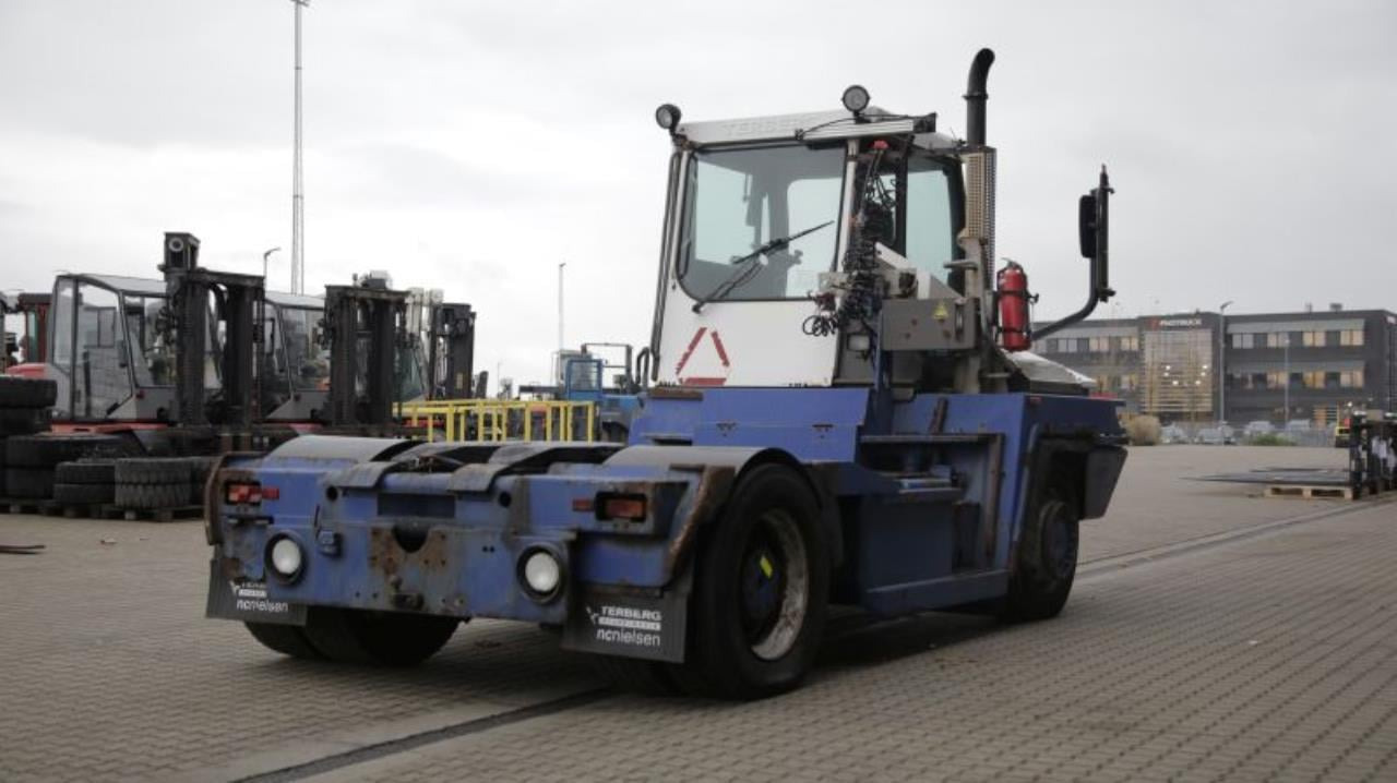 Terberg RT222 - Τράκτορες τελωνείων: φωτογραφία 3 Terberg RT222 - Τράκτορες τελωνείων: φωτογραφία 3