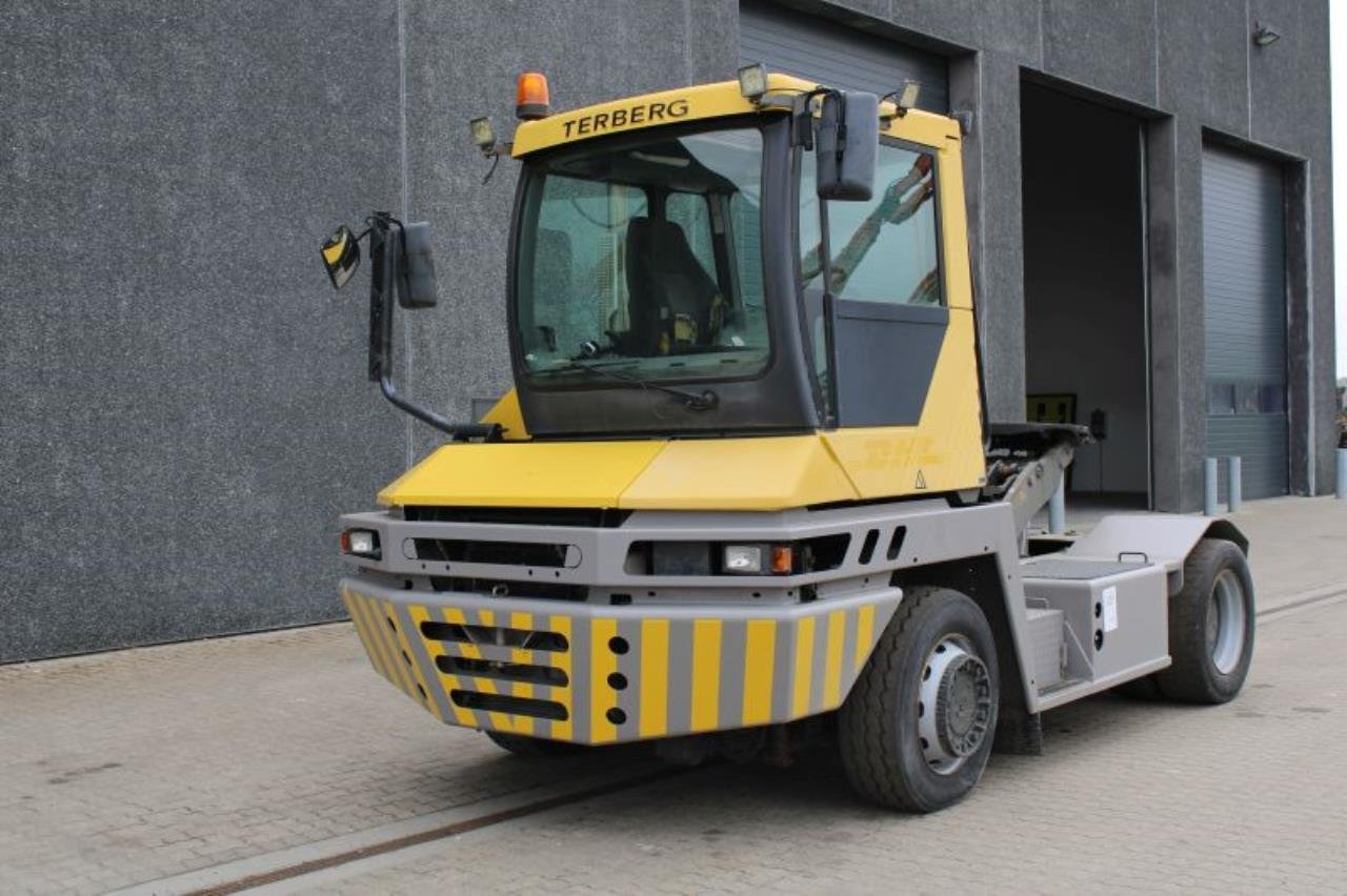 Terberg RT222 - Τράκτορες τελωνείων: φωτογραφία 2 Terberg RT222 - Τράκτορες τελωνείων: φωτογραφία 2