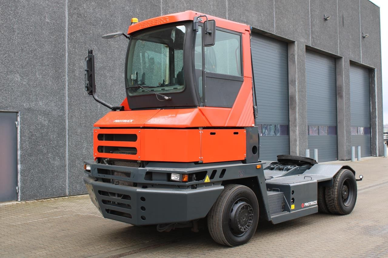 Terberg RT222 - Τράκτορες τελωνείων: φωτογραφία 2 Terberg RT222 - Τράκτορες τελωνείων: φωτογραφία 2