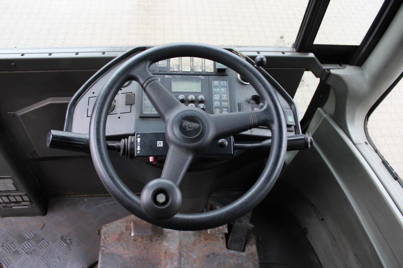 Terberg RT222 - Τράκτορες τελωνείων: φωτογραφία 4 Terberg RT222 - Τράκτορες τελωνείων: φωτογραφία 4