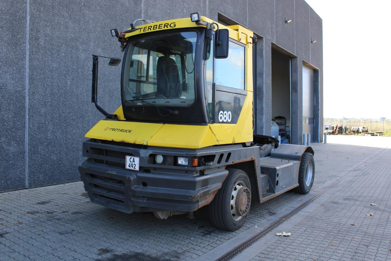 Terberg RT282 - Τράκτορες τελωνείων: φωτογραφία 2 Terberg RT282 - Τράκτορες τελωνείων: φωτογραφία 2