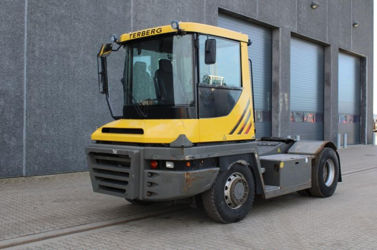 Terberg RT283 - Τράκτορες τελωνείων: φωτογραφία 2 Terberg RT283 - Τράκτορες τελωνείων: φωτογραφία 2