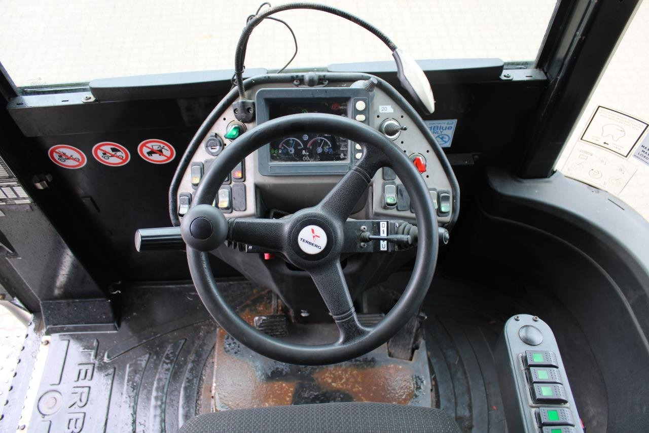 Terberg TT223 - Τράκτορες τελωνείων: φωτογραφία 4 Terberg TT223 - Τράκτορες τελωνείων: φωτογραφία 4