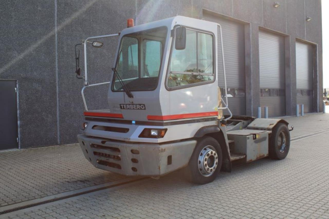 Terberg YT182 - Τράκτορες τελωνείων: φωτογραφία 2 Terberg YT182 - Τράκτορες τελωνείων: φωτογραφία 2