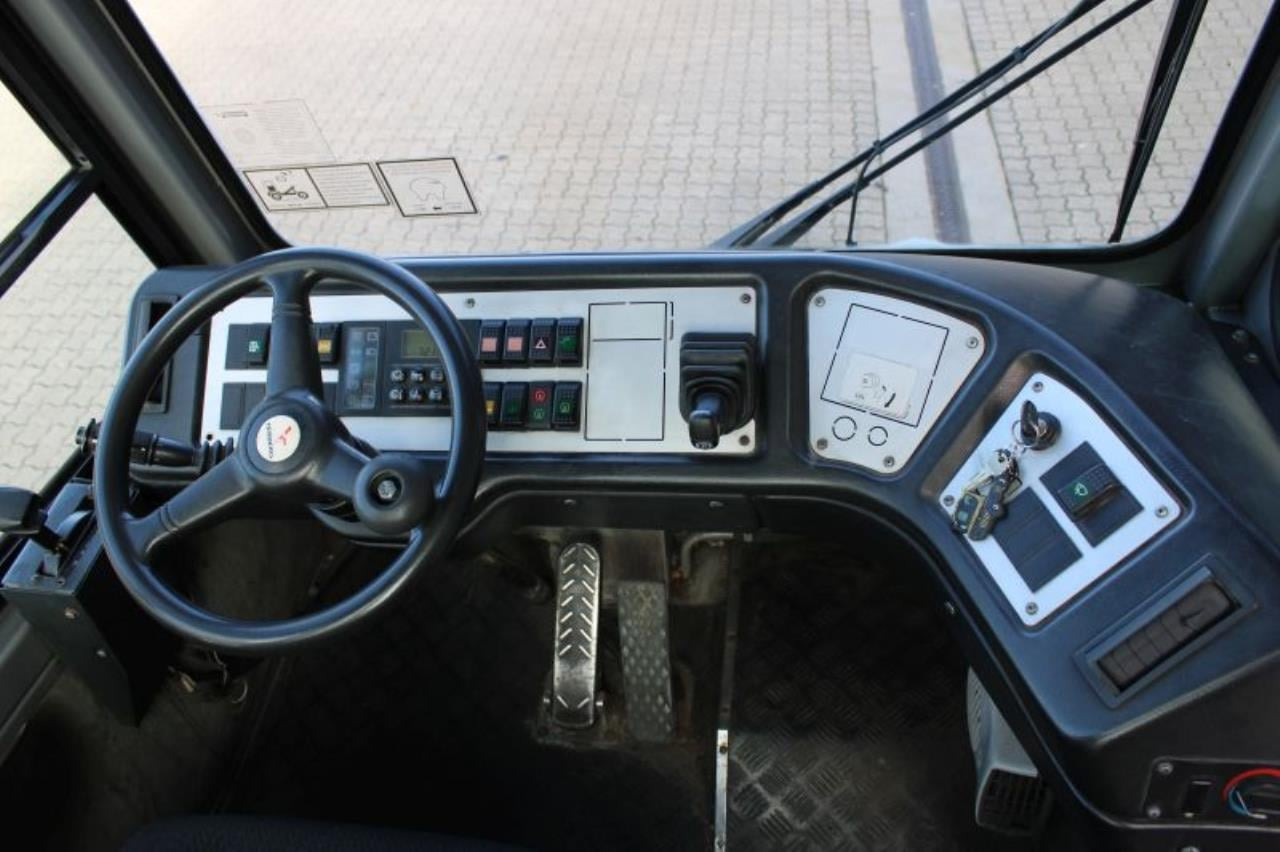 Terberg YT182 - Τράκτορες τελωνείων: φωτογραφία 4 Terberg YT182 - Τράκτορες τελωνείων: φωτογραφία 4