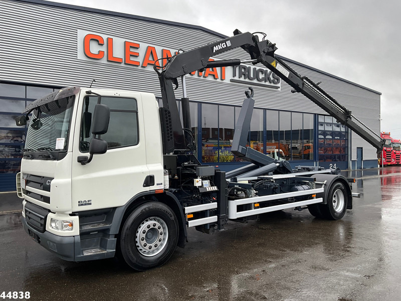 DAF FA 75 CF 250 MKG 14 Tonmeter laadkraan - Φορτηγό φόρτωσης γάντζου, Φορτηγό με γερανό: φωτογραφία 1 DAF FA 75 CF 250 MKG 14 Tonmeter laadkraan - Φορτηγό φόρτωσης γάντζου, Φορτηγό με γερανό: φωτογραφία 1