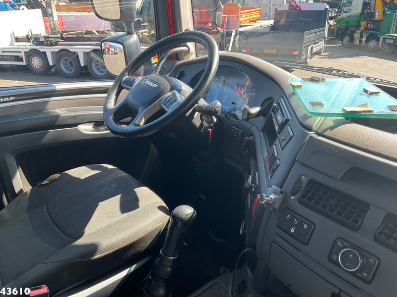 Φορτηγό με γερανό DAF FAD XF 530 8x4 Holzkran: φωτογραφία 16