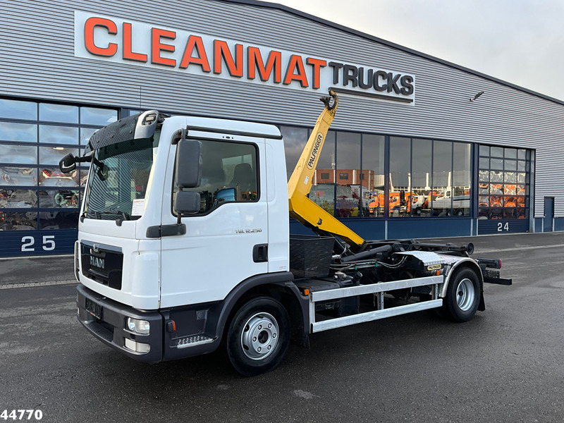 MAN TGL 12.250 Palfinger haakarmsysteem - Φορτηγό φόρτωσης γάντζου: φωτογραφία 1 MAN TGL 12.250 Palfinger haakarmsysteem - Φορτηγό φόρτωσης γάντζου: φωτογραφία 1