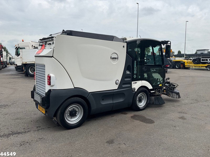 Mathieu MC 210 Azura Flex Euro 6 with 3-rd brush - Σάρωθρο δρόμων: φωτογραφία 5 Mathieu MC 210 Azura Flex Euro 6 with 3-rd brush - Σάρωθρο δρόμων: φωτογραφία 5