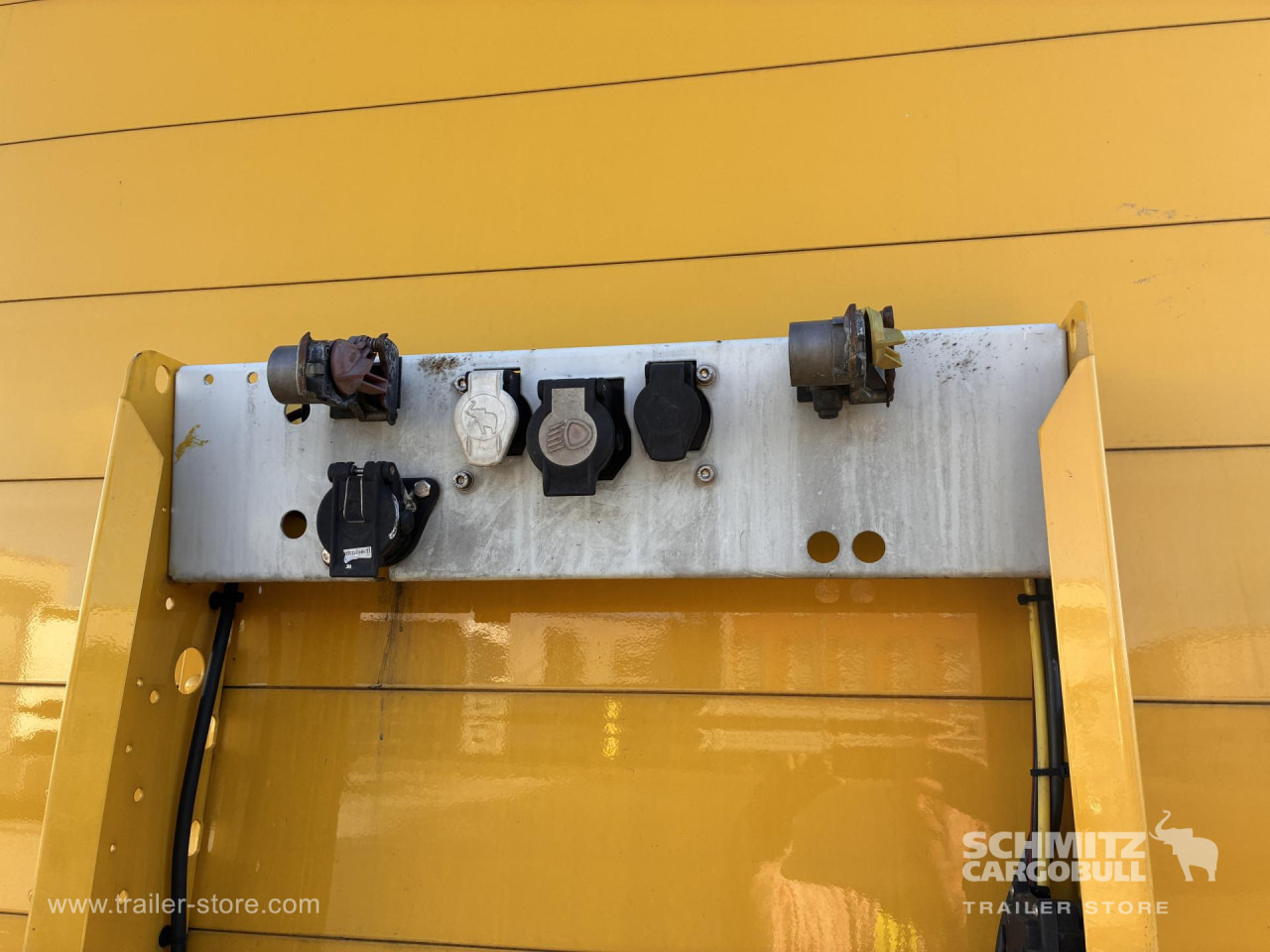 SCHMITZ Auflieger Trockenfrachtkoffer Standard - Επικαθήμενο κόφα: φωτογραφία 2 SCHMITZ Auflieger Trockenfrachtkoffer Standard - Επικαθήμενο κόφα: φωτογραφία 2