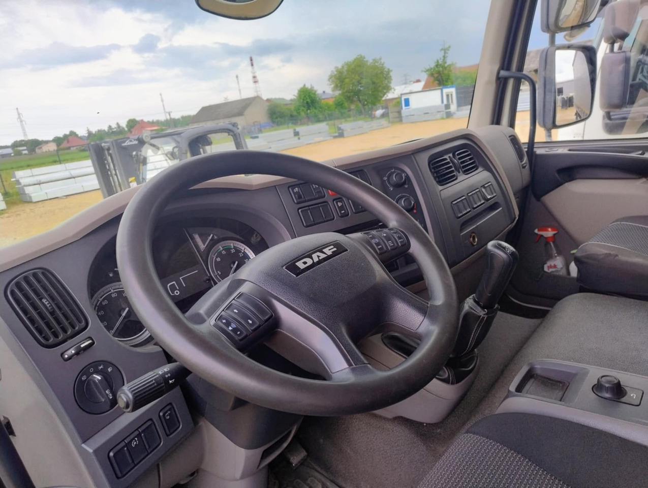 DAF LF 250 / Curtainsider 18 EPAL / sleeping cab - Φορτηγό μουσαμάς: φωτογραφία 5 DAF LF 250 / Curtainsider 18 EPAL / sleeping cab - Φορτηγό μουσαμάς: φωτογραφία 5