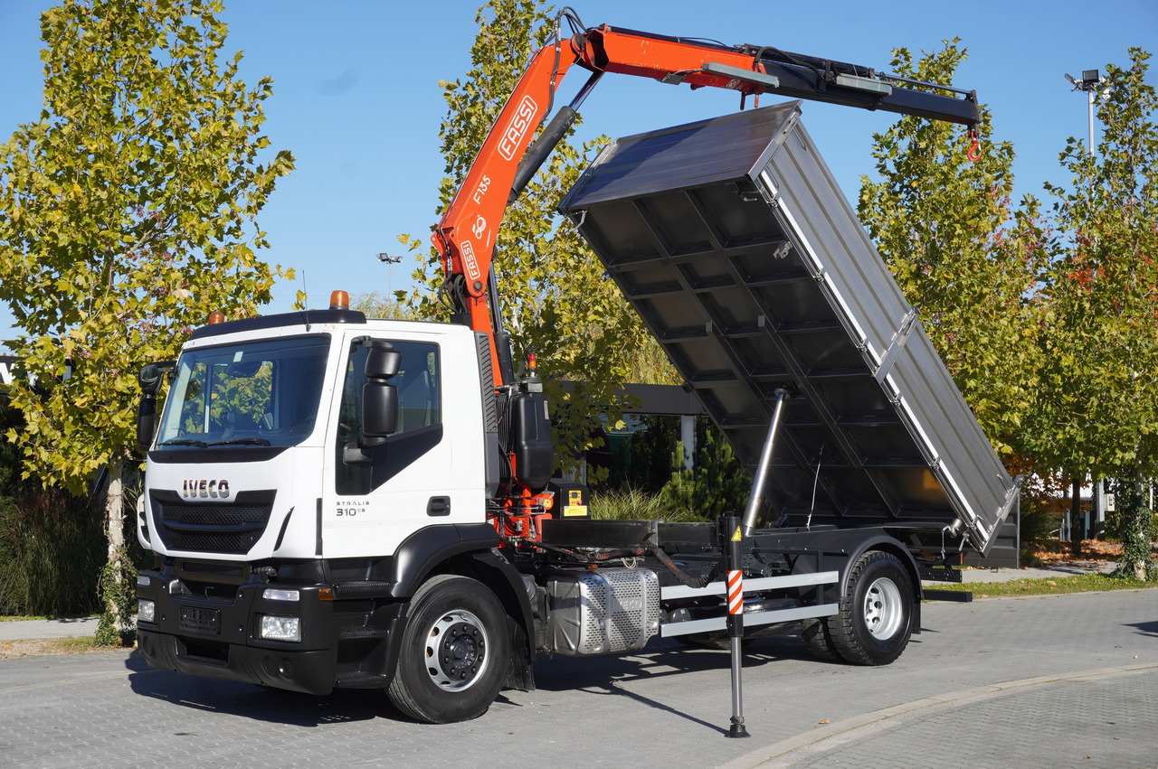 IVECO Stralis 310 E6 / NEW 3-sided tipper / Fassi F135 crane with remote control - Φορτηγό με γερανό: φωτογραφία 1 IVECO Stralis 310 E6 / NEW 3-sided tipper / Fassi F135 crane with remote control - Φορτηγό με γερανό: φωτογραφία 1