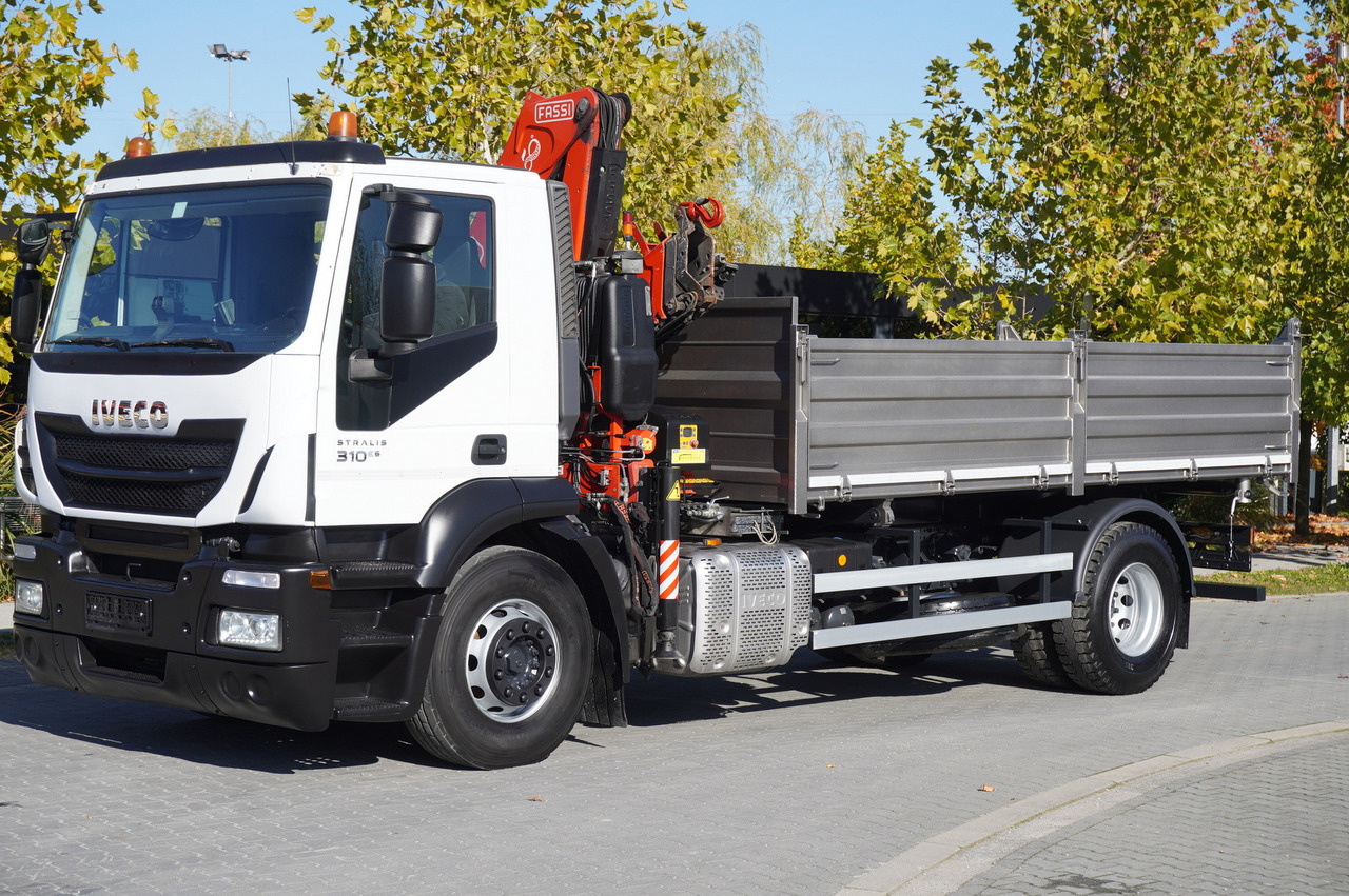 IVECO Stralis 310 E6 / NEW 3-sided tipper / Fassi F135 crane with remote control - Φορτηγό με γερανό: φωτογραφία 3 IVECO Stralis 310 E6 / NEW 3-sided tipper / Fassi F135 crane with remote control - Φορτηγό με γερανό: φωτογραφία 3