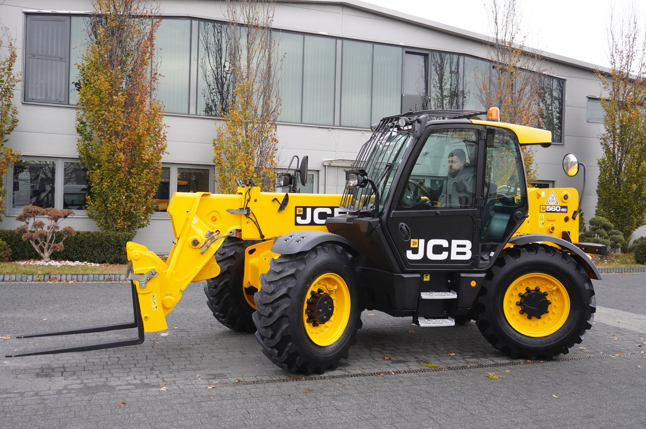 JCB 560-80 / 6 ton lifting capacity / power 146 HP - Ελαστιχοφόρος φορτωτής: φωτογραφία 4 JCB 560-80 / 6 ton lifting capacity / power 146 HP - Ελαστιχοφόρος φορτωτής: φωτογραφία 4