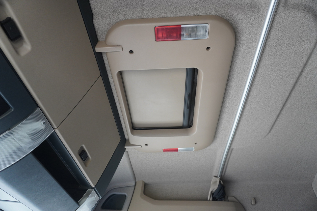 Φορτηγό σασί MAN TGS 35.420 8×2 / Chassis 6.4 m / 3 steered axles: φωτογραφία 10 Φορτηγό σασί MAN TGS 35.420 8×2 / Chassis 6.4 m / 3 steered axles: φωτογραφία 10