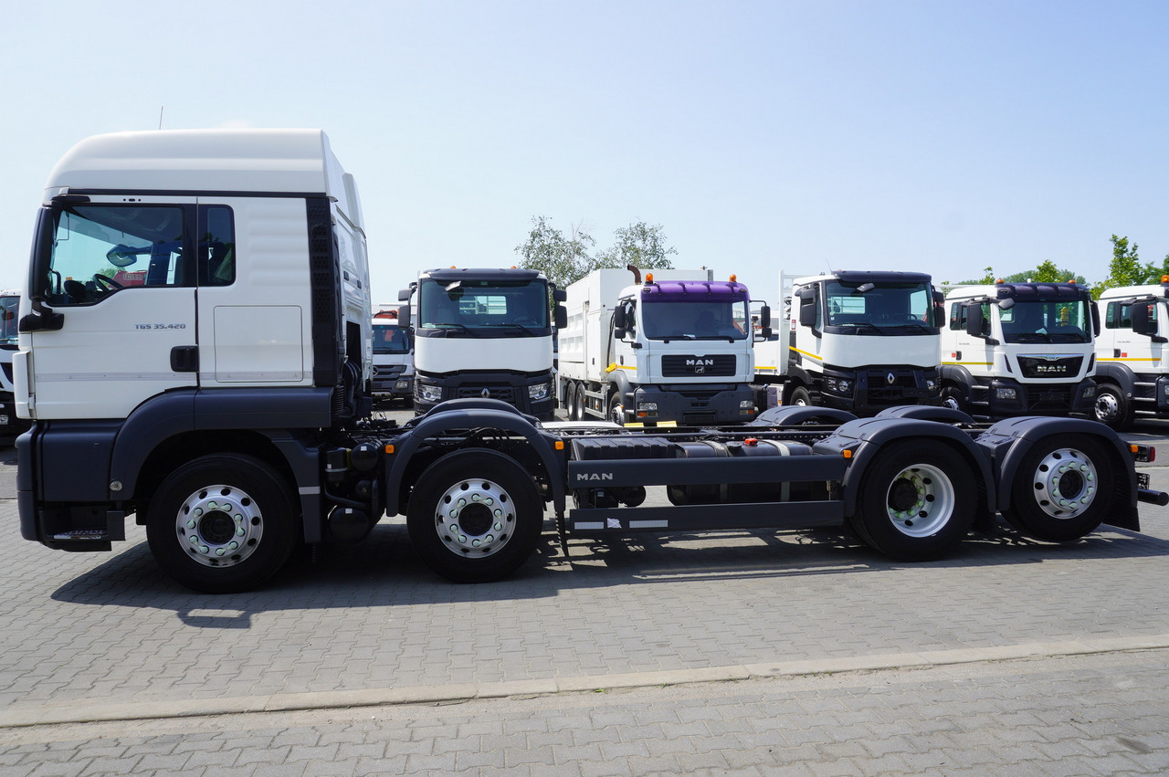MAN TGS 35.420 8x2 / Chassis 6.4 m / 3 steered axles - Φορτηγό σασί: φωτογραφία 3 MAN TGS 35.420 8x2 / Chassis 6.4 m / 3 steered axles - Φορτηγό σασί: φωτογραφία 3