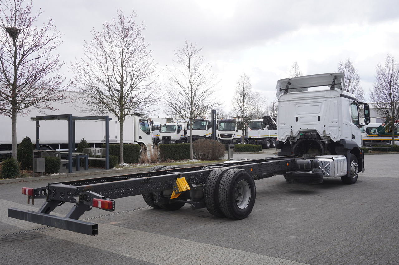 MERCEDES-BENZ Actros 1824 / 9.1 m chassis / sleeping cabin - Φορτηγό σασί: φωτογραφία 5 MERCEDES-BENZ Actros 1824 / 9.1 m chassis / sleeping cabin - Φορτηγό σασί: φωτογραφία 5