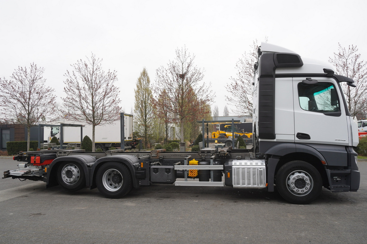 MERCEDES-BENZ Actros 2545 6×2 MP5 / ADR AT - Φορτηγό μεταφοράς εμπορευματοκιβωτίων/ Κινητό αμάξωμα: φωτογραφία 2 MERCEDES-BENZ Actros 2545 6×2 MP5 / ADR AT - Φορτηγό μεταφοράς εμπορευματοκιβωτίων/ Κινητό αμάξωμα: φωτογραφία 2