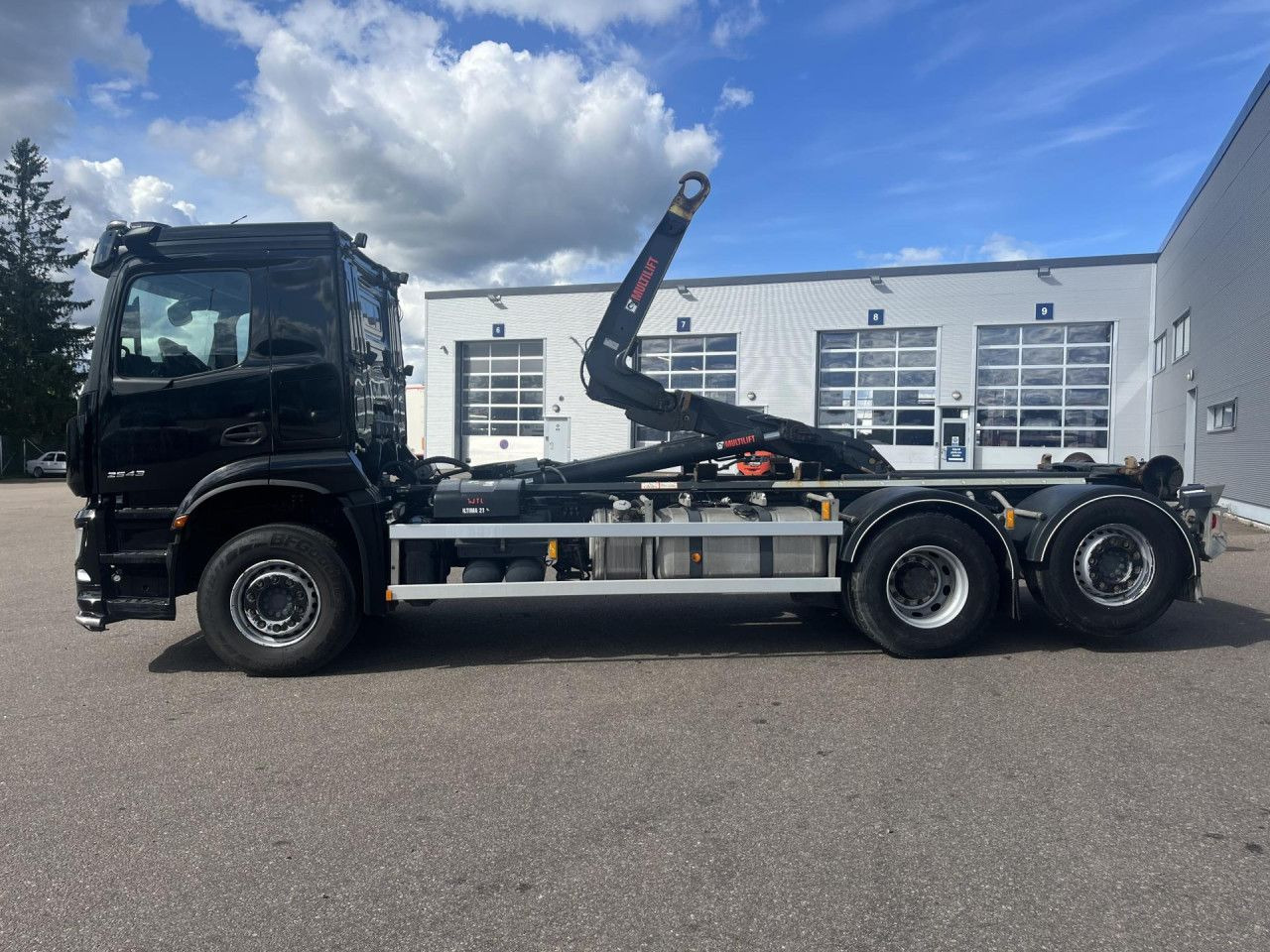 MERCEDES-BENZ Arocs 2543 6x2*4 / 21t Hooklift HIAB ULT21Z56 / 2022 - Φορτηγό φόρτωσης γάντζου: φωτογραφία 1 MERCEDES-BENZ Arocs 2543 6x2*4 / 21t Hooklift HIAB ULT21Z56 / 2022 - Φορτηγό φόρτωσης γάντζου: φωτογραφία 1