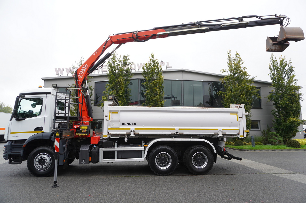 MERCEDES-BENZ Arocs 2636 6x4 / Fassi F175 / 7.7 t / 10 m / 2-side tipper / Bortmatic - Φορτηγό ανατρεπόμενο, Φορτηγό με γερανό: φωτογραφία 5 MERCEDES-BENZ Arocs 2636 6x4 / Fassi F175 / 7.7 t / 10 m / 2-side tipper / Bortmatic - Φορτηγό ανατρεπόμενο, Φορτηγό με γερανό: φωτογραφία 5