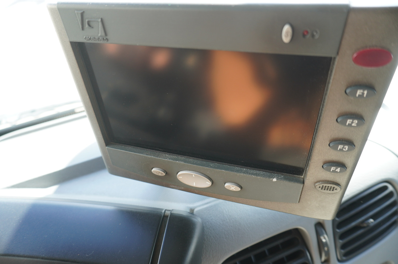 Φορτηγό ψυγείο RENAULT D12 / Lamberet refrigerated truck / Dhollandia tail lift 1500 kg / 130 thousand km !!: φωτογραφία 26 Φορτηγό ψυγείο RENAULT D12 / Lamberet refrigerated truck / Dhollandia tail lift 1500 kg / 130 thousand km !!: φωτογραφία 26