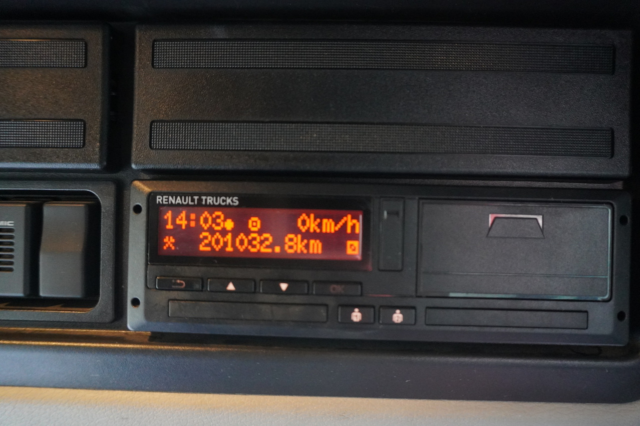 RENAULT RENAULT C280 DTI 8 / FASSI crane 5.6 T / 560 MTH / range 8 m / Flatbed 15 EPAL - Φορτηγό με γερανό: φωτογραφία 4 RENAULT RENAULT C280 DTI 8 / FASSI crane 5.6 T / 560 MTH / range 8 m / Flatbed 15 EPAL - Φορτηγό με γερανό: φωτογραφία 4