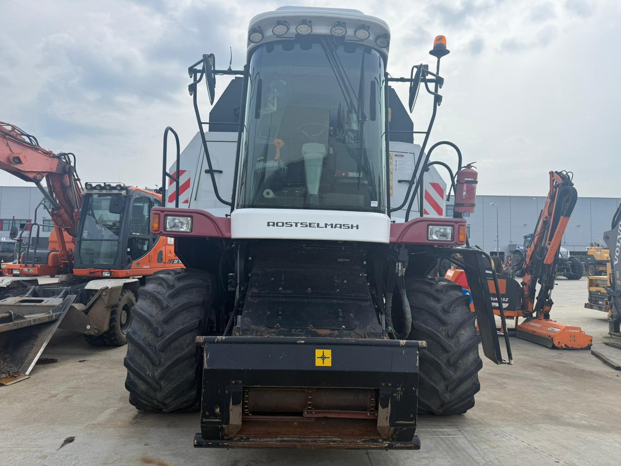ROSTSELMASH VECTOR 425 RSM-101 grain harvester + Header 5 m + rapeseed harvesting extension / 2300 MTH - Θεριζοαλωνιστική μηχανή: φωτογραφία 5 ROSTSELMASH VECTOR 425 RSM-101 grain harvester + Header 5 m + rapeseed harvesting extension / 2300 MTH - Θεριζοαλωνιστική μηχανή: φωτογραφία 5