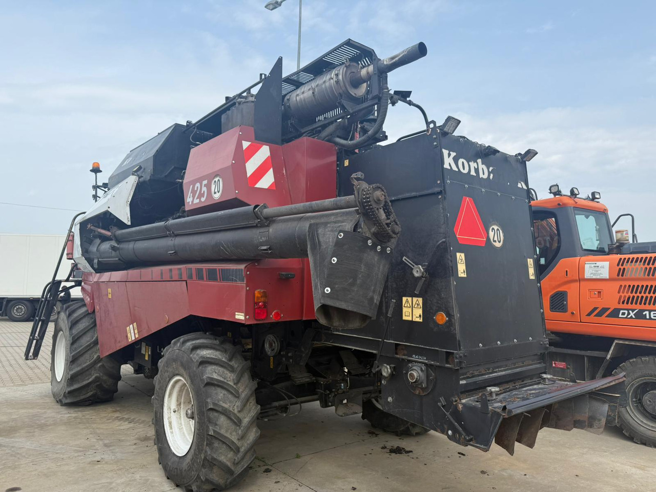 ROSTSELMASH VECTOR 425 RSM-101 grain harvester + Header 5 m + rapeseed harvesting extension / 2300 MTH - Θεριζοαλωνιστική μηχανή: φωτογραφία 2 ROSTSELMASH VECTOR 425 RSM-101 grain harvester + Header 5 m + rapeseed harvesting extension / 2300 MTH - Θεριζοαλωνιστική μηχανή: φωτογραφία 2
