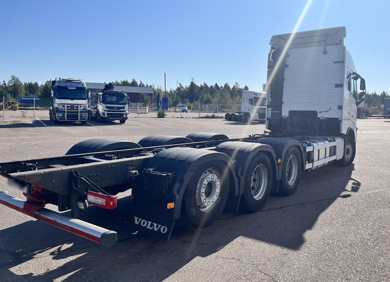 VOLVO FH 650 8x4 / Truck chassis / Sleeper cab - Φορτηγό σασί: φωτογραφία 3 VOLVO FH 650 8x4 / Truck chassis / Sleeper cab - Φορτηγό σασί: φωτογραφία 3