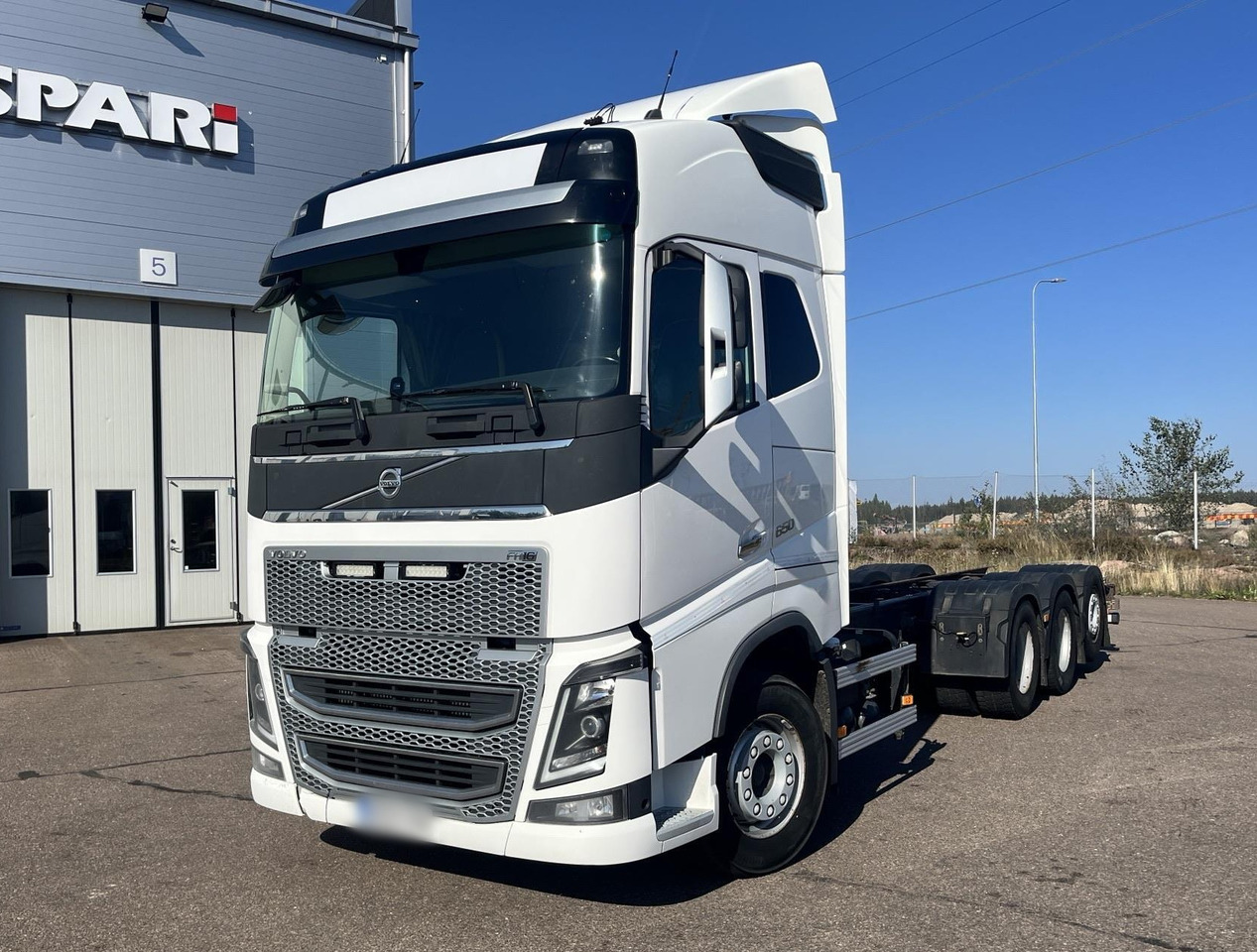 VOLVO FH 650 8x4 / Truck chassis / Sleeper cab - Φορτηγό σασί: φωτογραφία 2 VOLVO FH 650 8x4 / Truck chassis / Sleeper cab - Φορτηγό σασί: φωτογραφία 2