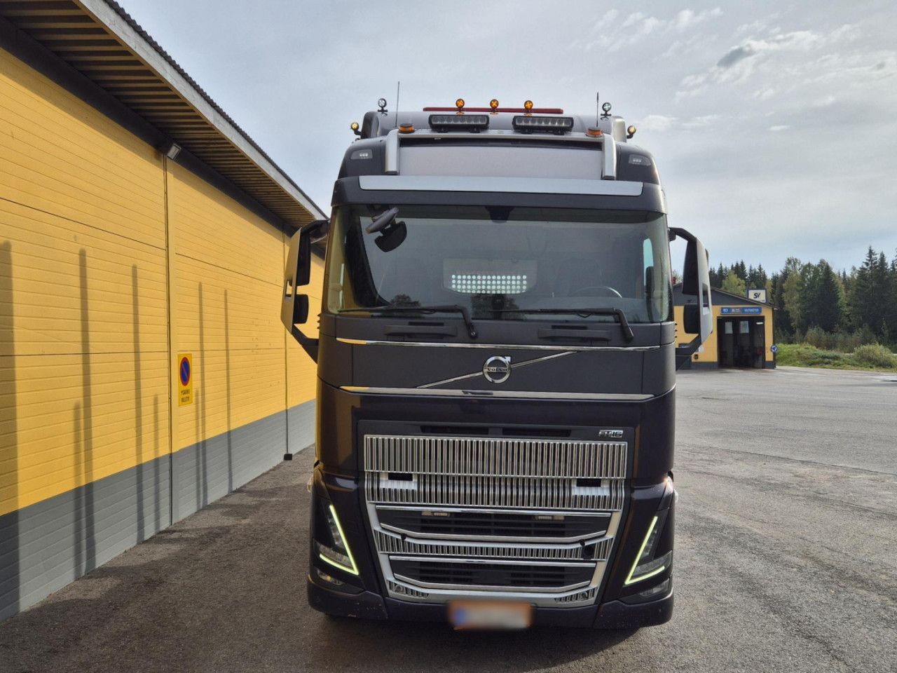 VOLVO FH 750 8x4 / 2 lifted axles / timber truck - Φορτηγό σασί: φωτογραφία 5 VOLVO FH 750 8x4 / 2 lifted axles / timber truck - Φορτηγό σασί: φωτογραφία 5