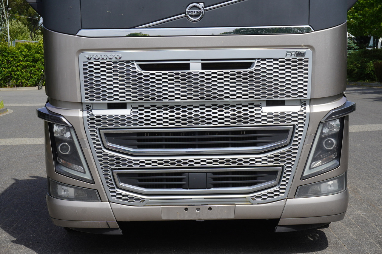 Φορτηγό με γερανό VOLVO Volvo FH16 750 8x4x4 / 750 HP! / Frame 685 cm / Steered 4th axle: φωτογραφία 9