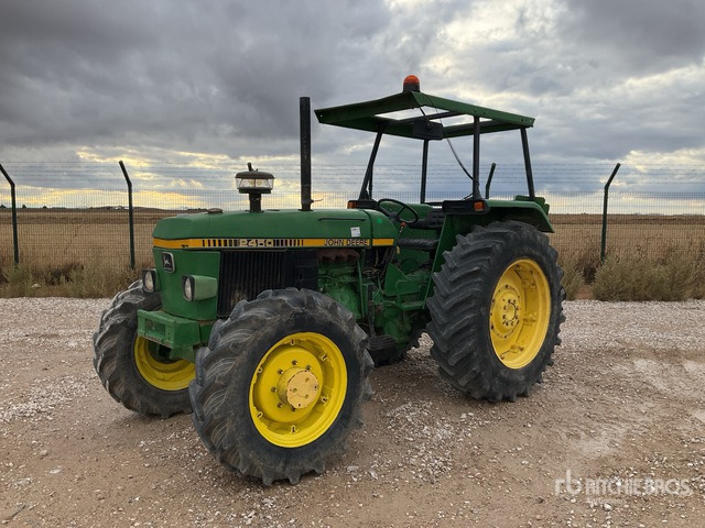 1990 John Deere 2450 4WD Tractor - Τρακτέρ: φωτογραφία 1 1990 John Deere 2450 4WD Tractor - Τρακτέρ: φωτογραφία 1