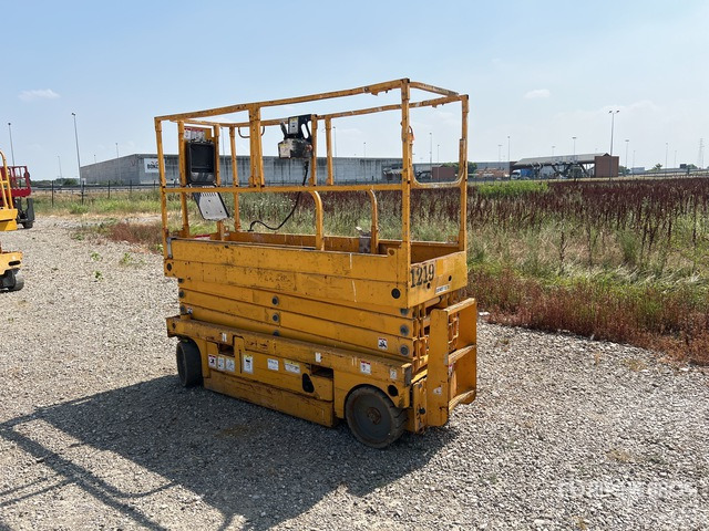 2006 Haulotte Compact 10N Electric (Inoperable) Scissor Lift - Ψαλιδωτό ανυψωτικό: φωτογραφία 4 2006 Haulotte Compact 10N Electric (Inoperable) Scissor Lift - Ψαλιδωτό ανυψωτικό: φωτογραφία 4
