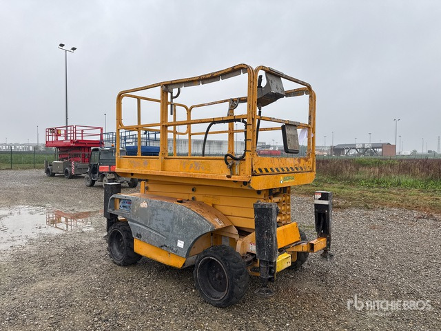 2007 Haulotte Compact12DX Piattaforma aerea verticale - Ψαλιδωτό ανυψωτικό: φωτογραφία 1 2007 Haulotte Compact12DX Piattaforma aerea verticale - Ψαλιδωτό ανυψωτικό: φωτογραφία 1