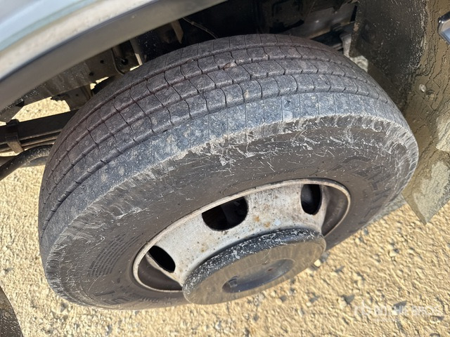 2014 Isuzu NPR 75 4x2 Curtain Side Truck - Φορτηγό μουσαμάς: φωτογραφία 5 2014 Isuzu NPR 75 4x2 Curtain Side Truck - Φορτηγό μουσαμάς: φωτογραφία 5