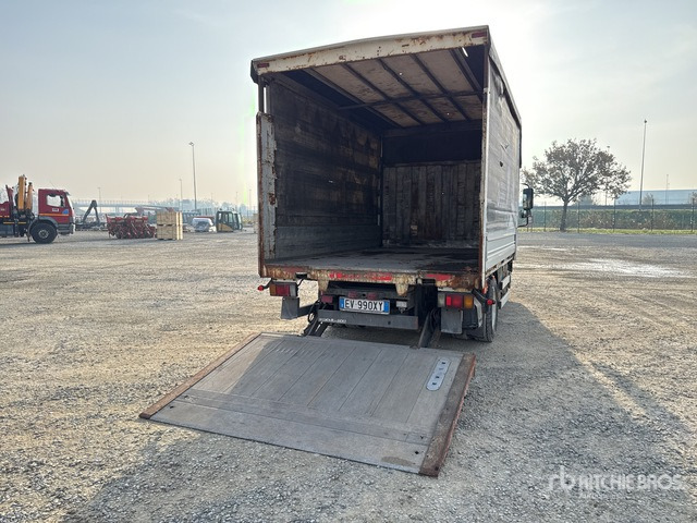 2014 Isuzu NPR 75 4x2 Curtain Side Truck - Φορτηγό μουσαμάς: φωτογραφία 4 2014 Isuzu NPR 75 4x2 Curtain Side Truck - Φορτηγό μουσαμάς: φωτογραφία 4