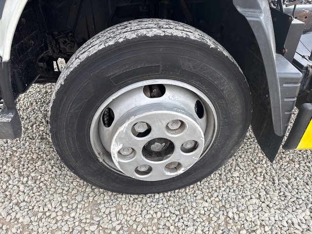 2015 Mitsubishi Fuso Canter 7C18 4x2 Cab and Chassis - Φορτηγό σασί: φωτογραφία 5 2015 Mitsubishi Fuso Canter 7C18 4x2 Cab and Chassis - Φορτηγό σασί: φωτογραφία 5