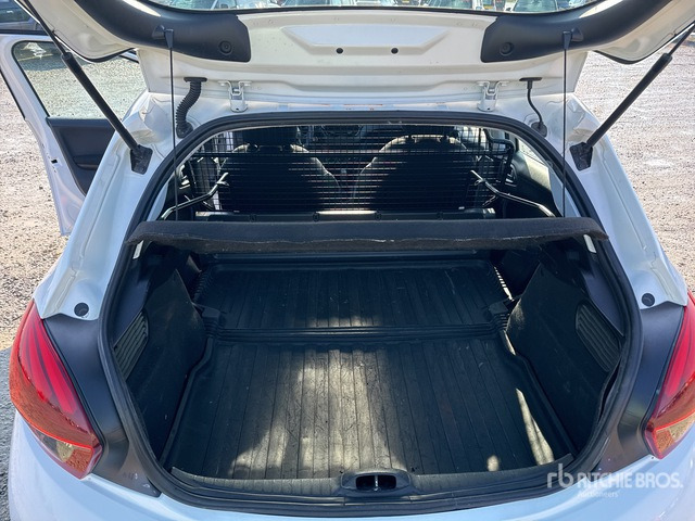 2018 Peugeot 208 BERLINA VAN ACTIVE BLUEHDI Van Truck - Φορτηγό κόφα: φωτογραφία 4 2018 Peugeot 208 BERLINA VAN ACTIVE BLUEHDI Van Truck - Φορτηγό κόφα: φωτογραφία 4