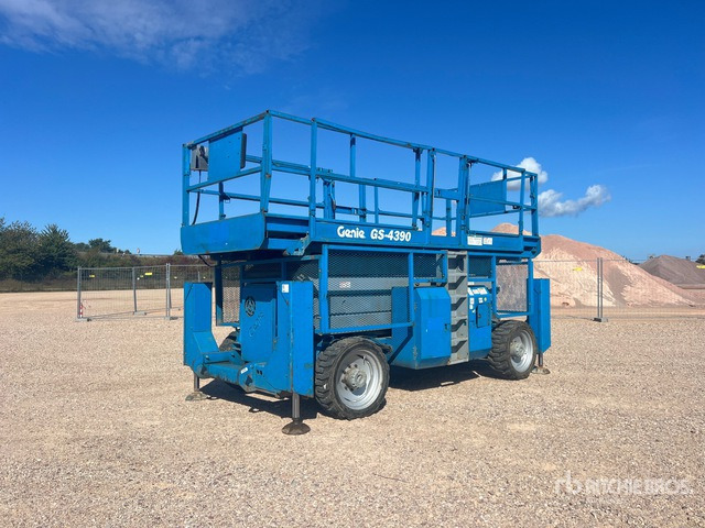 2001 Genie GS4390 4x4 Nacelle Ciseaux Scissor Lift - Ψαλιδωτό ανυψωτικό: φωτογραφία 1 2001 Genie GS4390 4x4 Nacelle Ciseaux Scissor Lift - Ψαλιδωτό ανυψωτικό: φωτογραφία 1