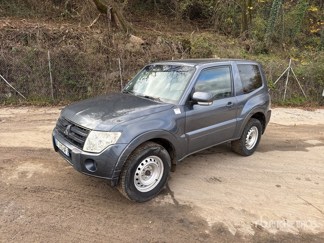 2010 Mitsubishi Pajero 4x4 (Inoperable) SUV - SUV: φωτογραφία 1 2010 Mitsubishi Pajero 4x4 (Inoperable) SUV - SUV: φωτογραφία 1