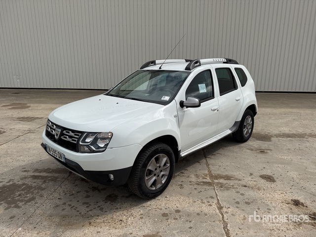 2015 DACIA Duster 4x4 Vehicule Utilitaire Cargo Van - Αυτοκίνητο: φωτογραφία 2 2015 DACIA Duster 4x4 Vehicule Utilitaire Cargo Van - Αυτοκίνητο: φωτογραφία 2